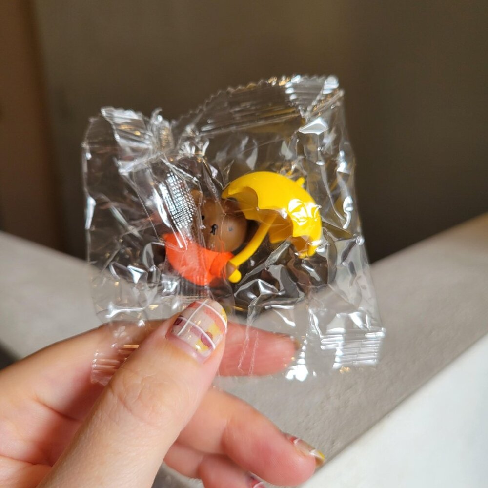 NIB Miffy & Friends Charm - Barbara w/ Umbrella - Japanese Gachapon Toy